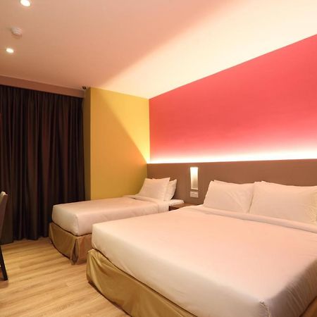 Capital O 9010 Yee Hotel Johor Bahru Exterior foto