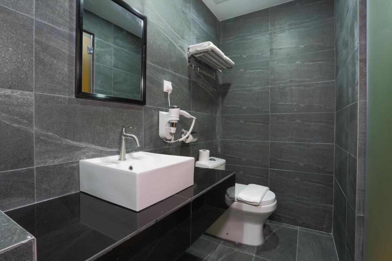Capital O 9010 Yee Hotel Johor Bahru Exterior foto